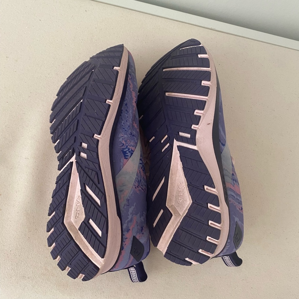Brooks Women’s Running Shoe - Picture 6 of 6